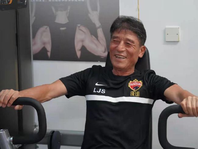 她忍不住问：叶辰，你告诉我，你怎么这么厉害？连镇南双煞都不是你的对手。